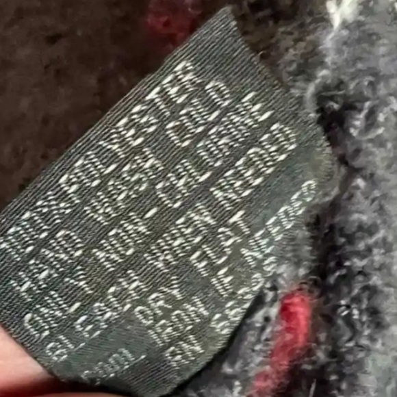 Women’s Shawl Wrap with Fringe in Plaid Design One Size New! - Picture 8 of 9